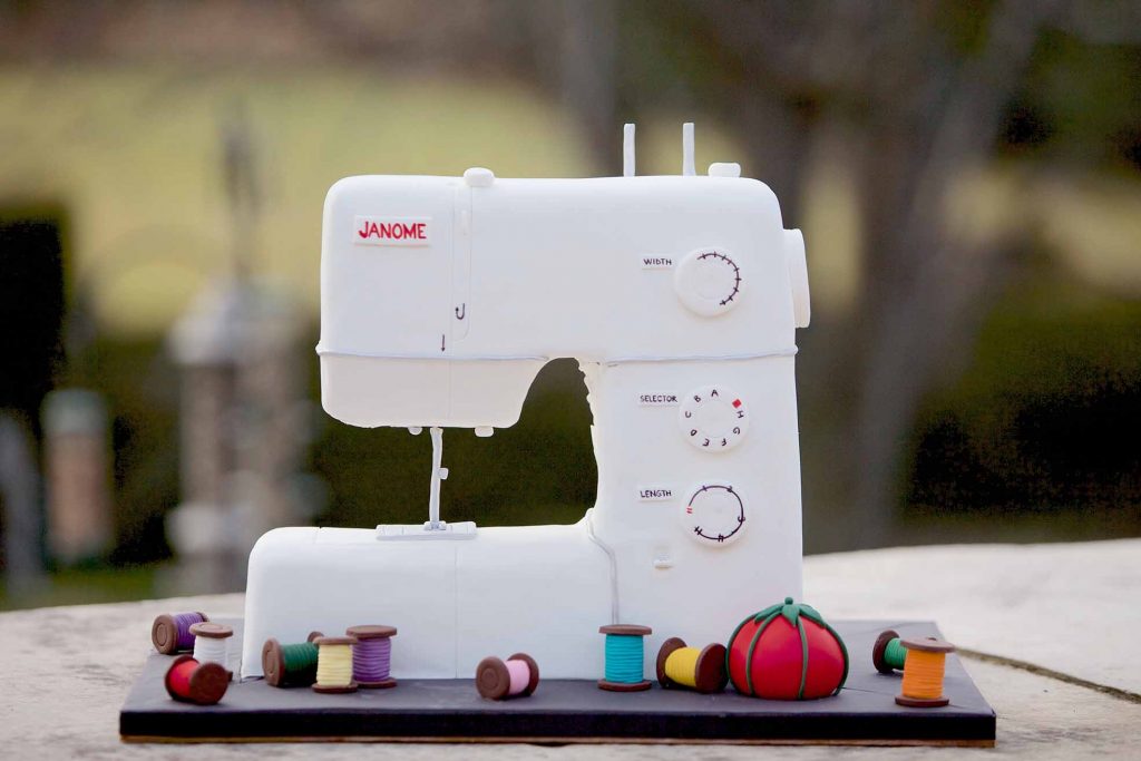 Cake in the shape of a sewing machine